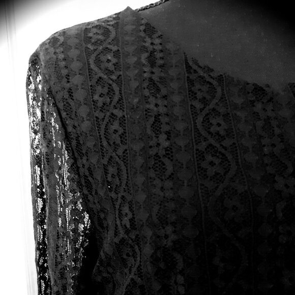 Chico's Black Lace Blouse Dressy Whimsygoth Long Sheer Lace Sleeves  Size Large - Picture 5 of 10